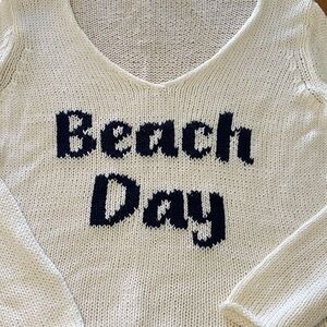 Wooden Ships Cream V‑Neck Sweater with Navy 'Beach Day' Text